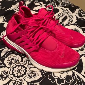 Pink Nike air presto